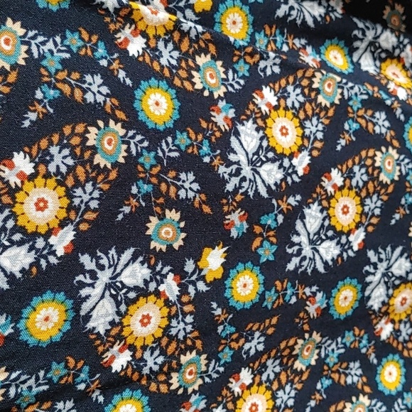 💚NWT WOMEN'S BOHO DARK FLORAL TOP - Picture 2 of 7